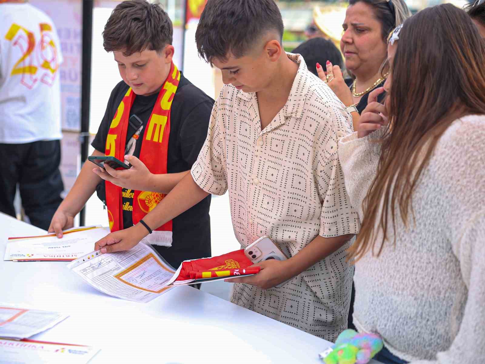G&ouml;ztepe&rsquo;den Karne Etkinliği: "Karneni Getir, Hediyeni G&ouml;t&uuml;r" coşkusu başladı