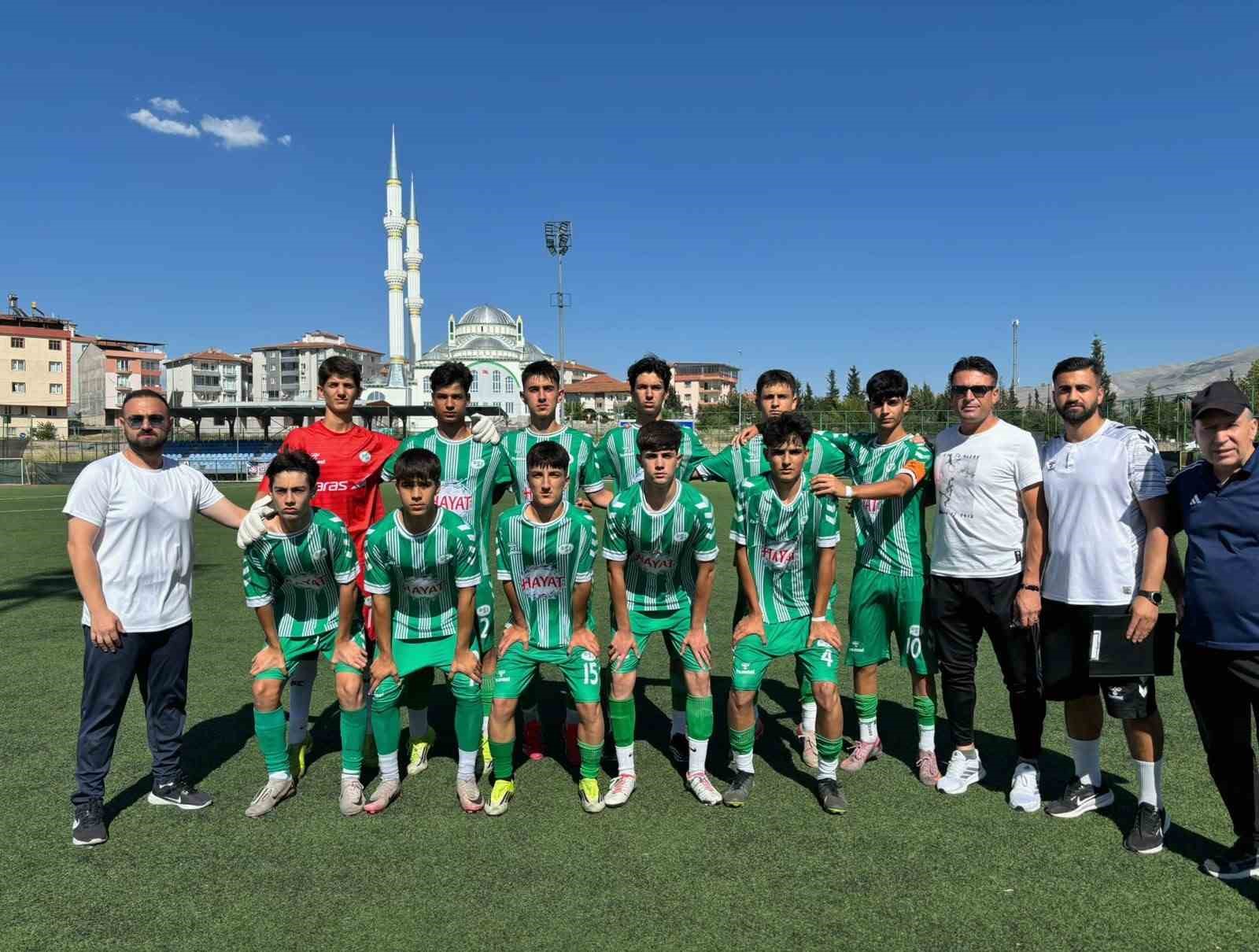 Diyarbakır DSi Spor U15 takımı T&uuml;rkiye&rsquo;nin en iyi 4 takımı arasında