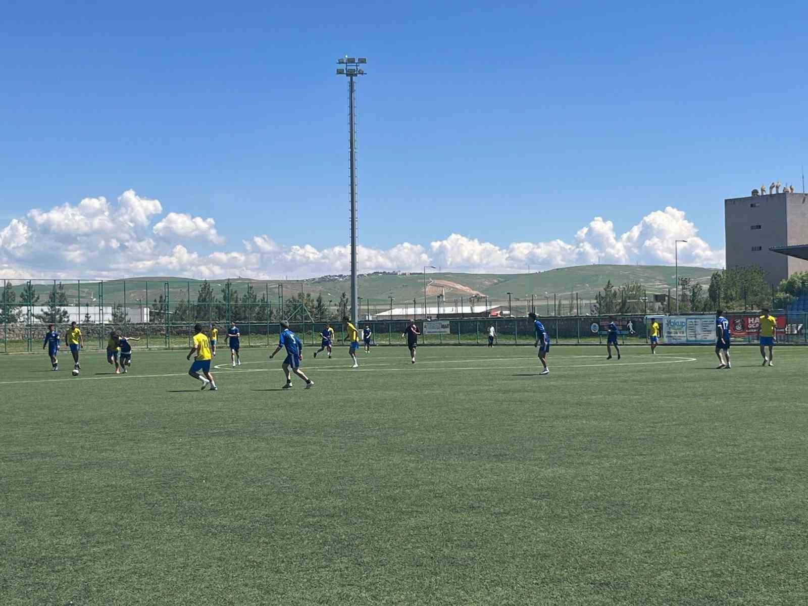 Kurtalan&rsquo;da Liseler Arası Futbol Turnuvasının Şampiyonu Kayabağlar &Ccedil;PL oldu