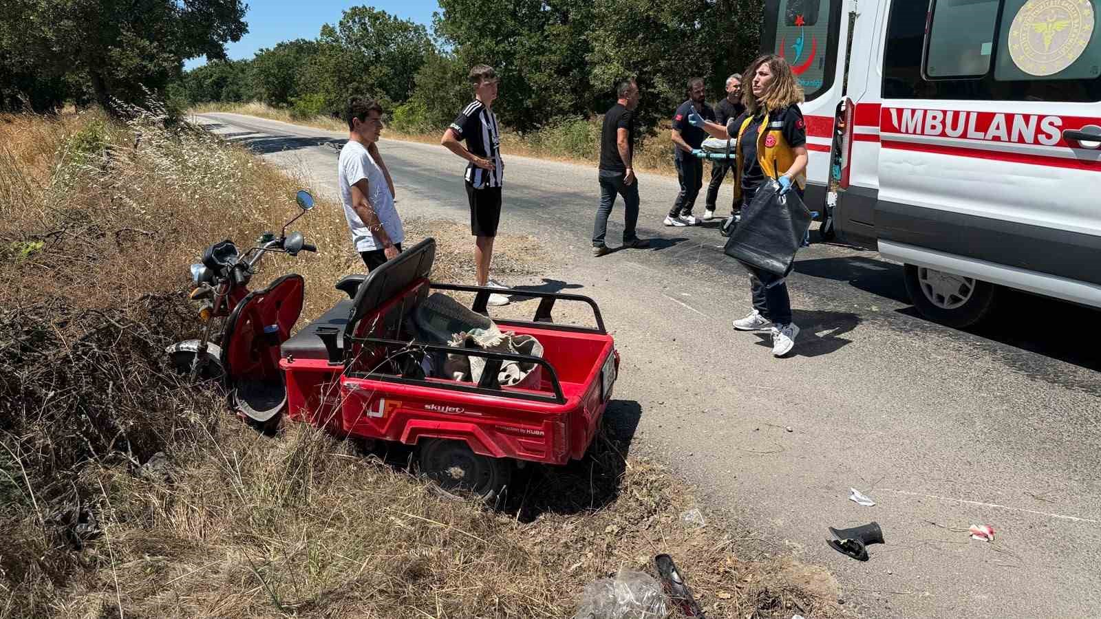 &Ccedil;anakkale&rsquo;de motorlu bisiklet ile otomobil &ccedil;arpıştı; 1 kişi yaralandı