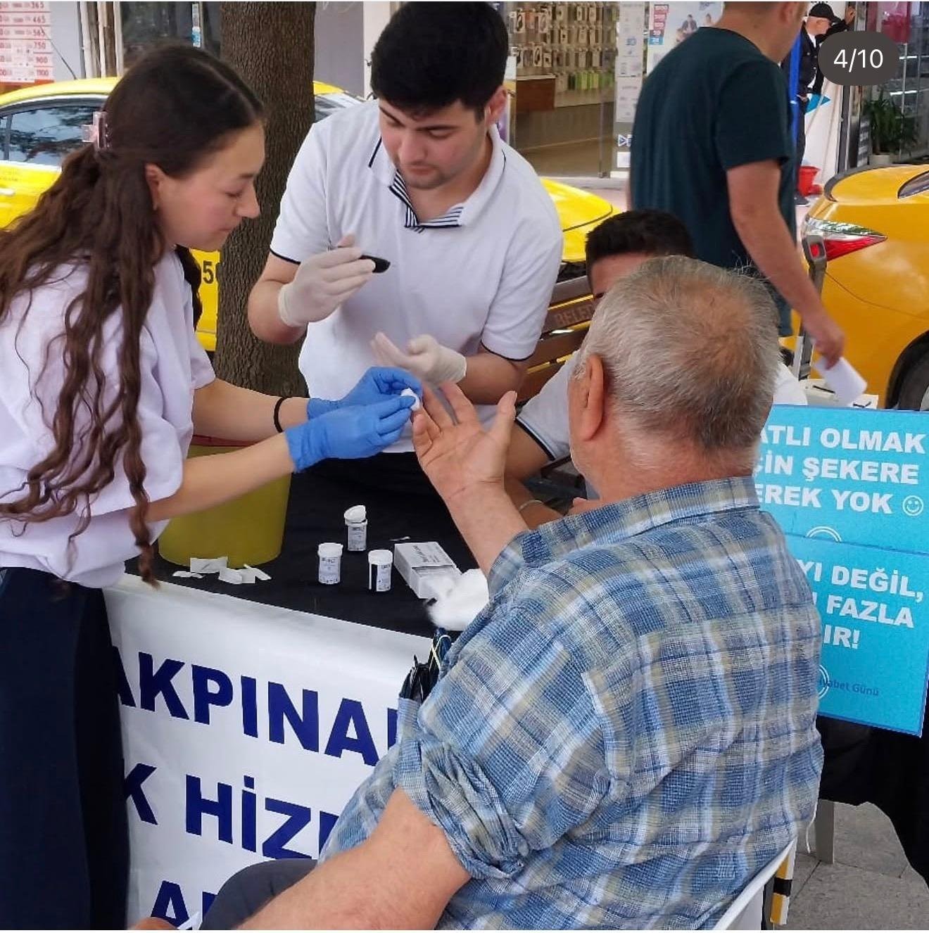 Burhaniye&rsquo;de gen&ccedil; sağlık&ccedil;ılar mesleklerini tanıttılar