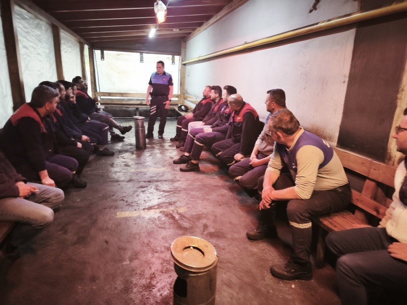 Niğde polisinden dolandırıcılığa karşı bilgilendirme &ccedil;alışması