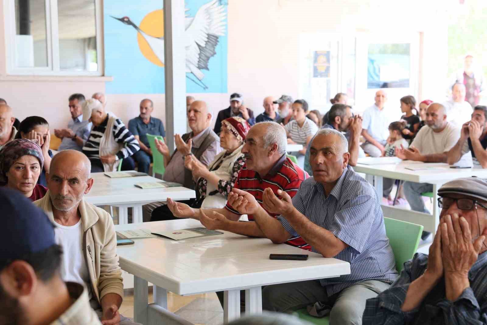 Ulalar Cemevinde aşure dağıtım programı d&uuml;zenlendi