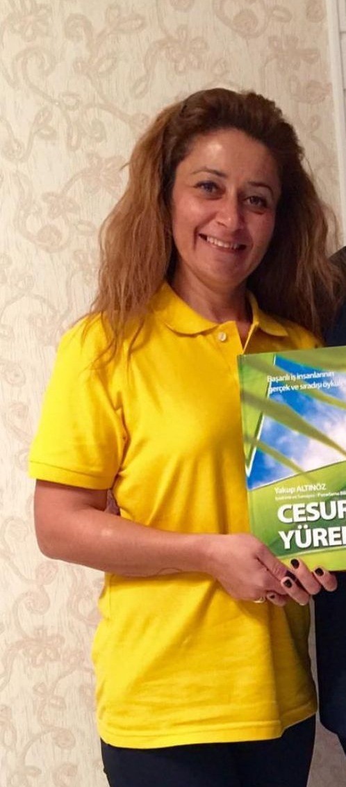 İş ortağını &ouml;ld&uuml;r&uuml;p intihar eden galerici toprağa verildi