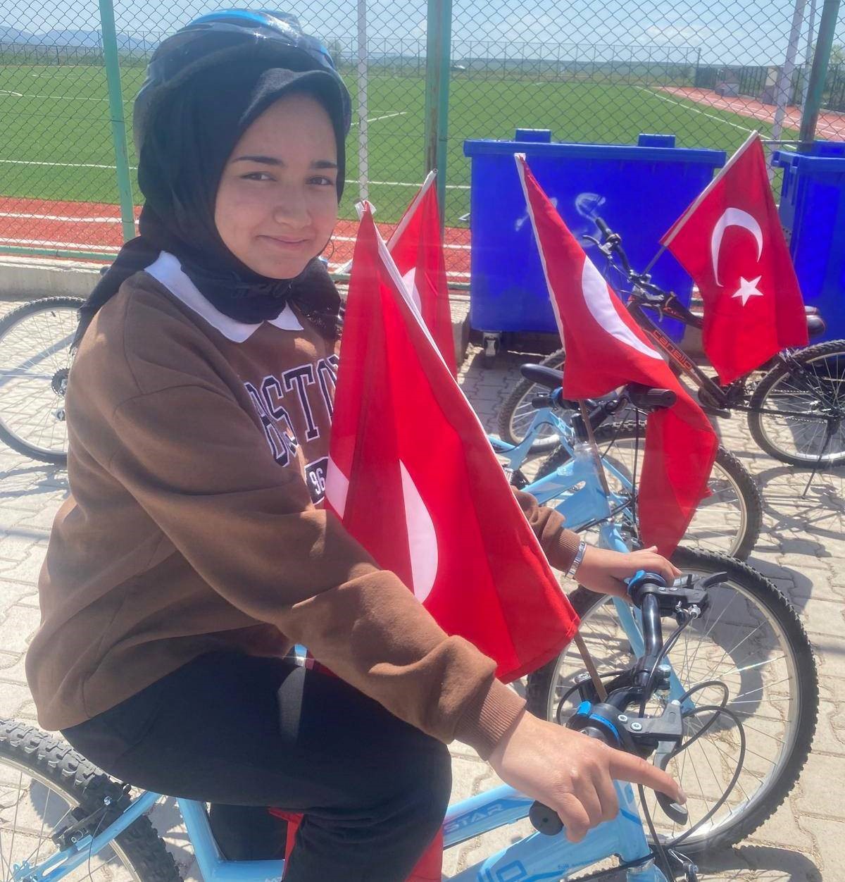Aslanapa&rsquo;da bisiklet turu d&uuml;zenlendi