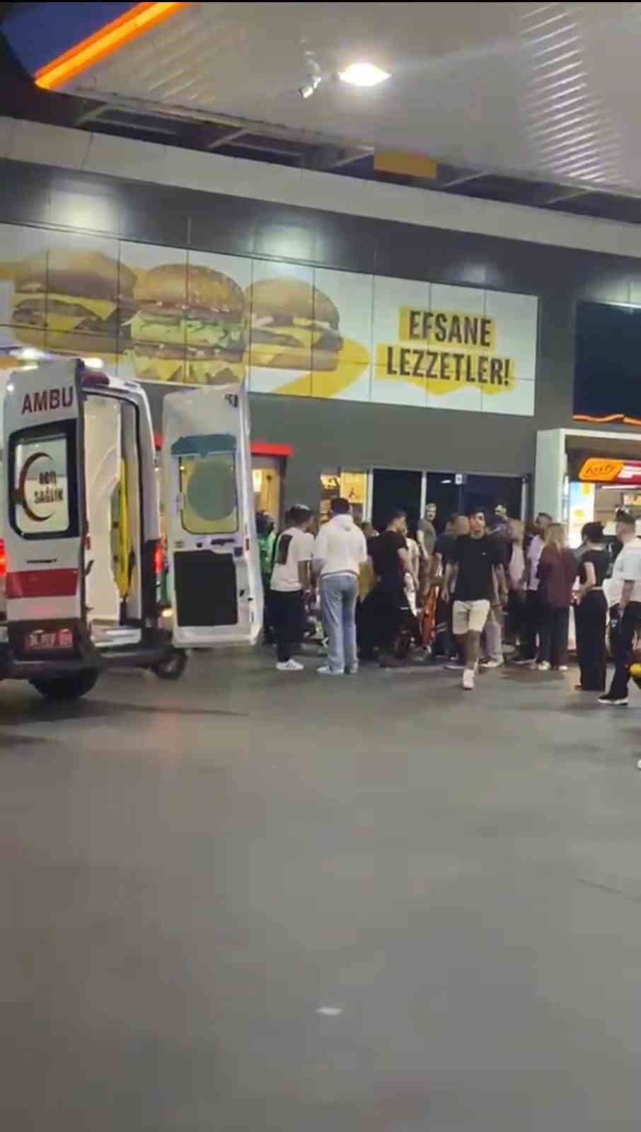 Ey&uuml;psultan&rsquo;da motosikletlilere silahlı saldırı: 3 yaralı