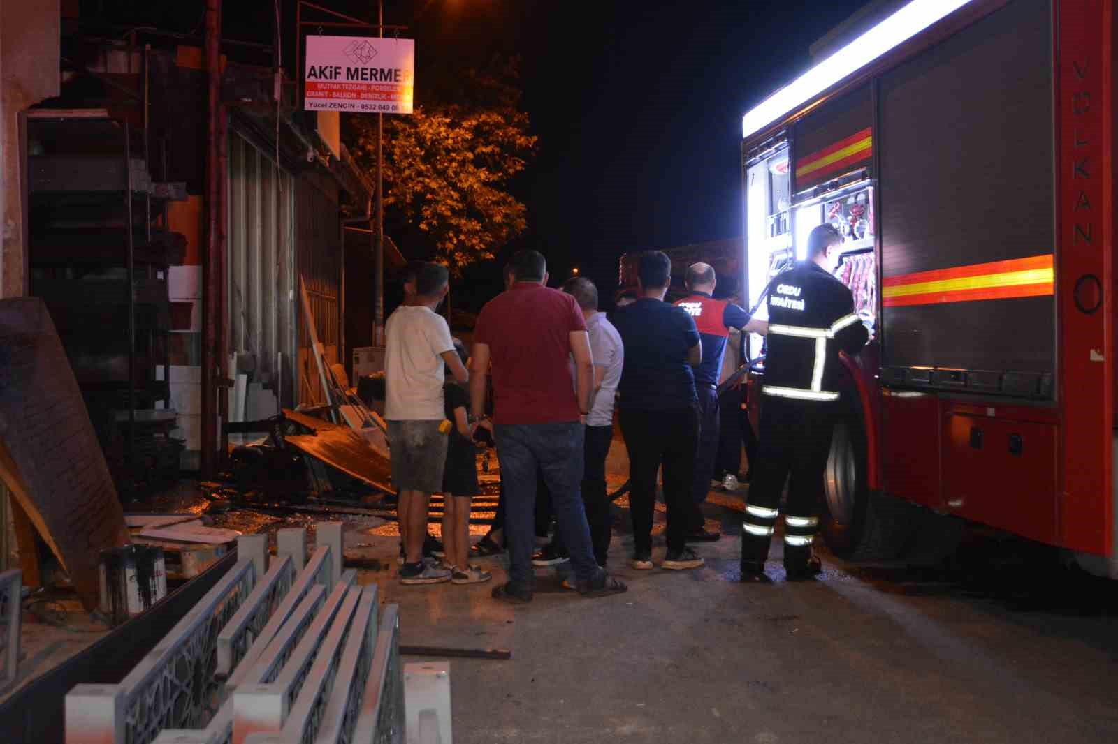 Ordu&rsquo;da kaynak sırasında sı&ccedil;rayan kıvılcım yangın &ccedil;ıkardı