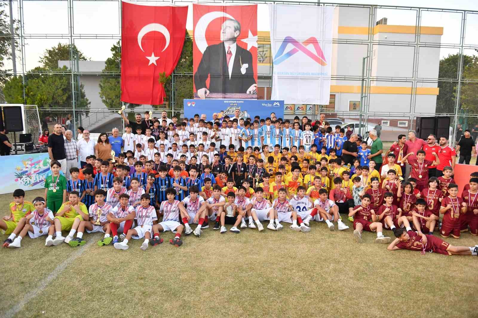 Mersin&rsquo;de minik futbolcuların şenlik heyecanı sona erdi