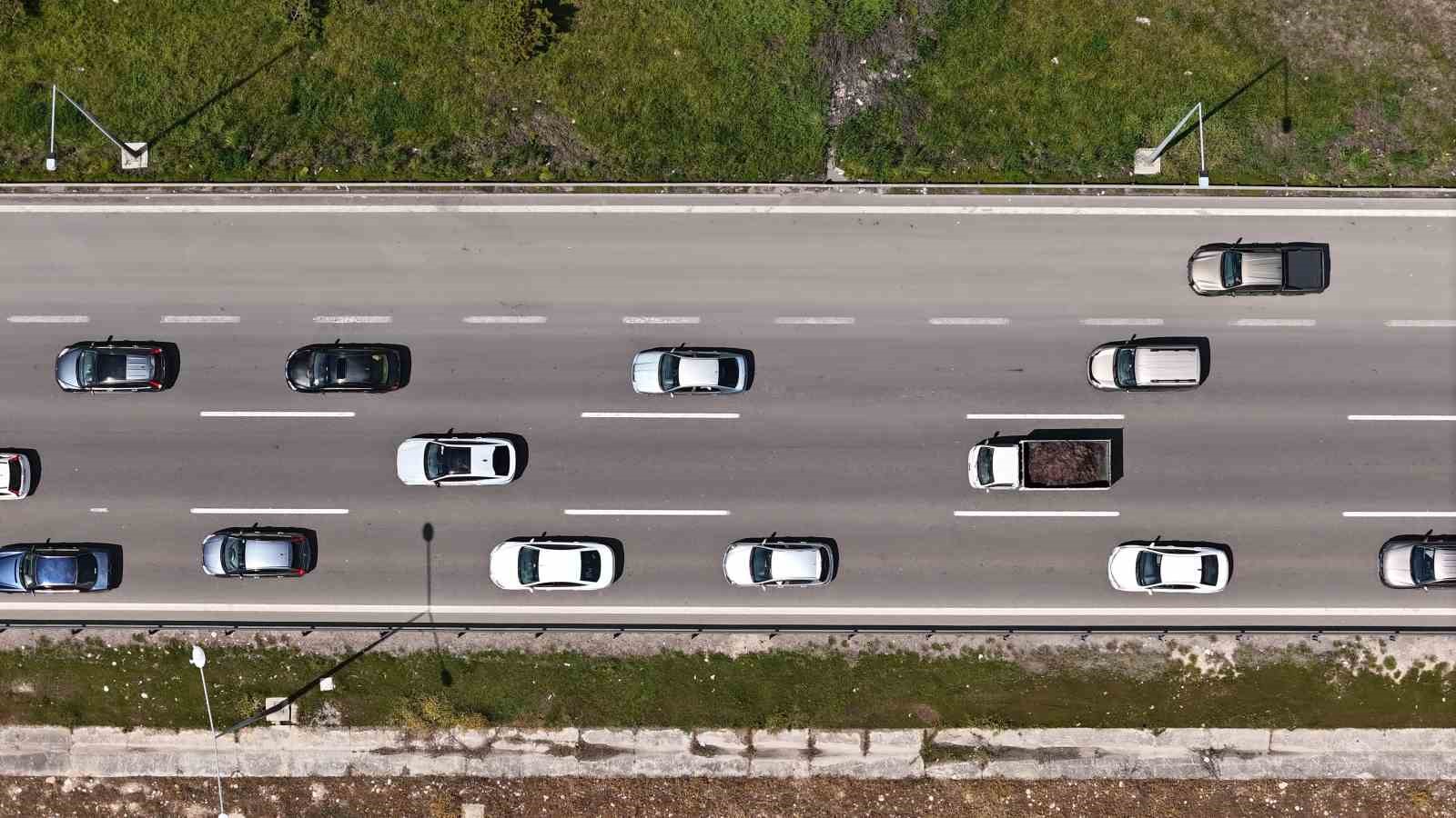 Bolu Dağı T&uuml;neli&rsquo;nden bayramda 1 milyon ara&ccedil; ge&ccedil;ti