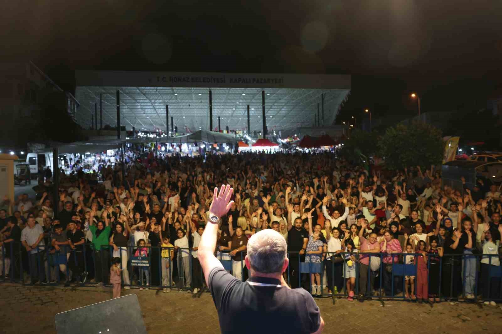 48. Geleneksel Honaz Kiraz Festivali&rsquo;nde Reyhan Karaca R&uuml;zgarı