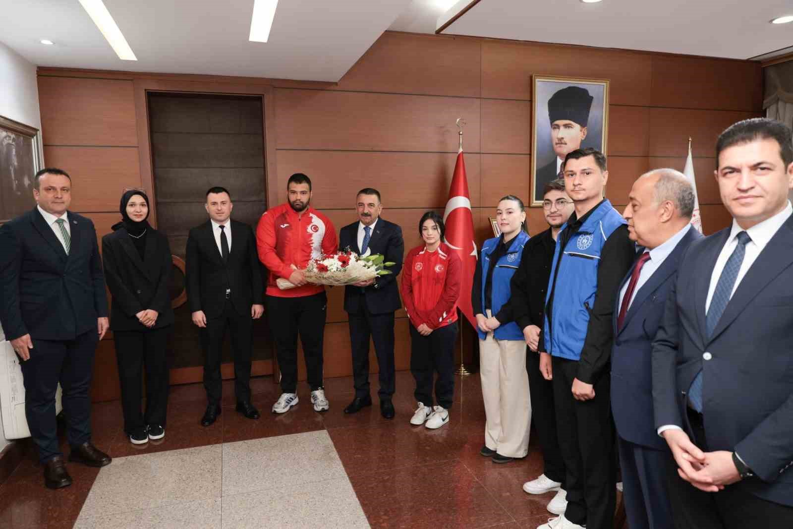 Zonguldak&rsquo;ta gen&ccedil;lerden valiliğe ziyaret