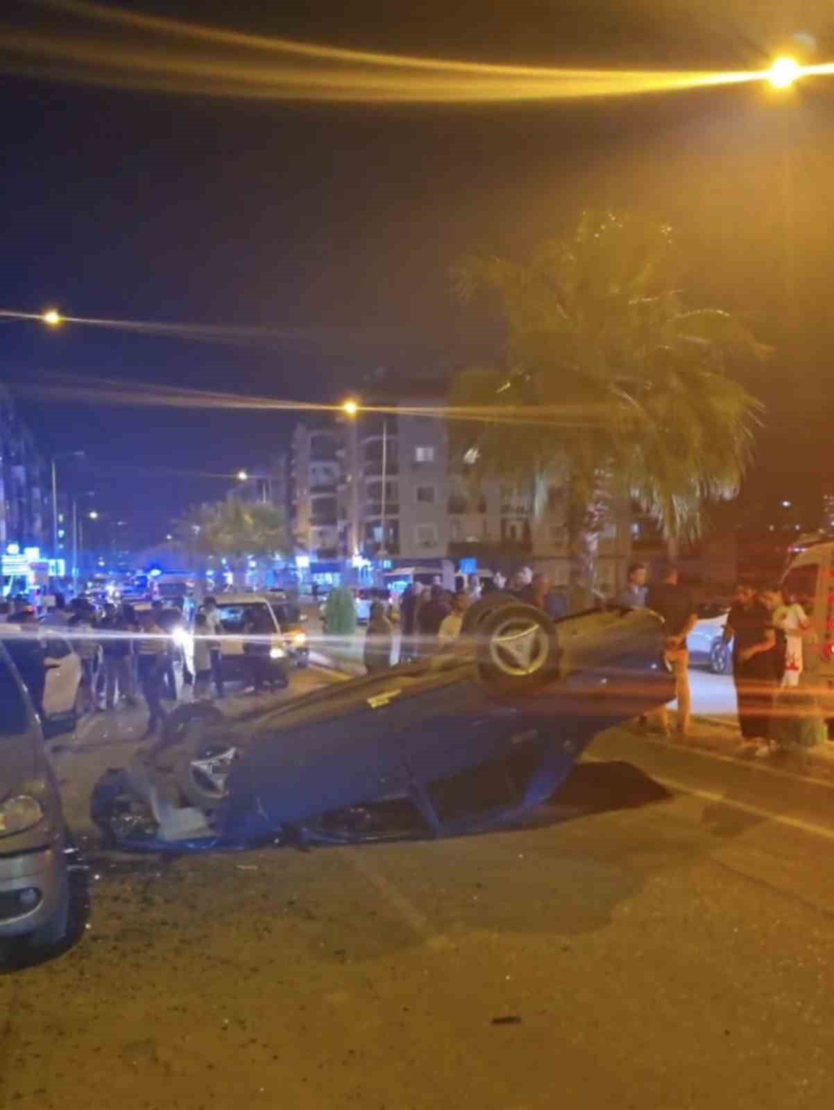 Kaza yapan ara&ccedil;taki 3 kişi ka&ccedil;tı, kısa s&uuml;rede polise yakalandı