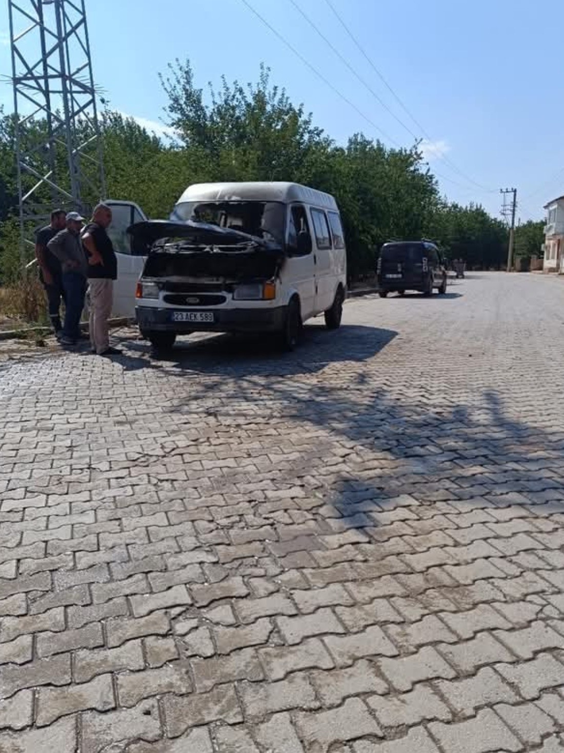 Elazığ&rsquo;da minib&uuml;s yangını