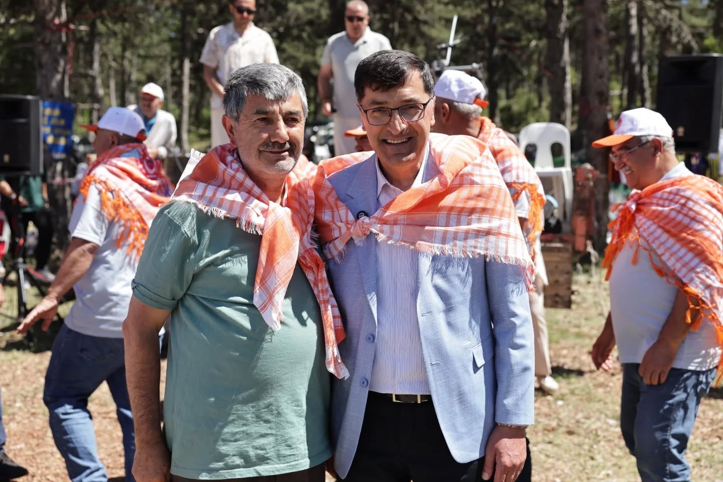 Ey&uuml;p Kahveci, Akoluk K&ouml;y&uuml; Yayla Şenliği&rsquo;nde vatandaşlarla buluştu
