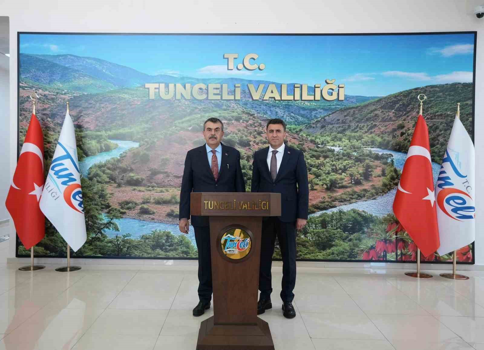 Milli Eğitim Bakanı Tekin: "Tunceli&rsquo;de &ouml;ğrenci sayımız hızla d&uuml;ş&uuml;yor"