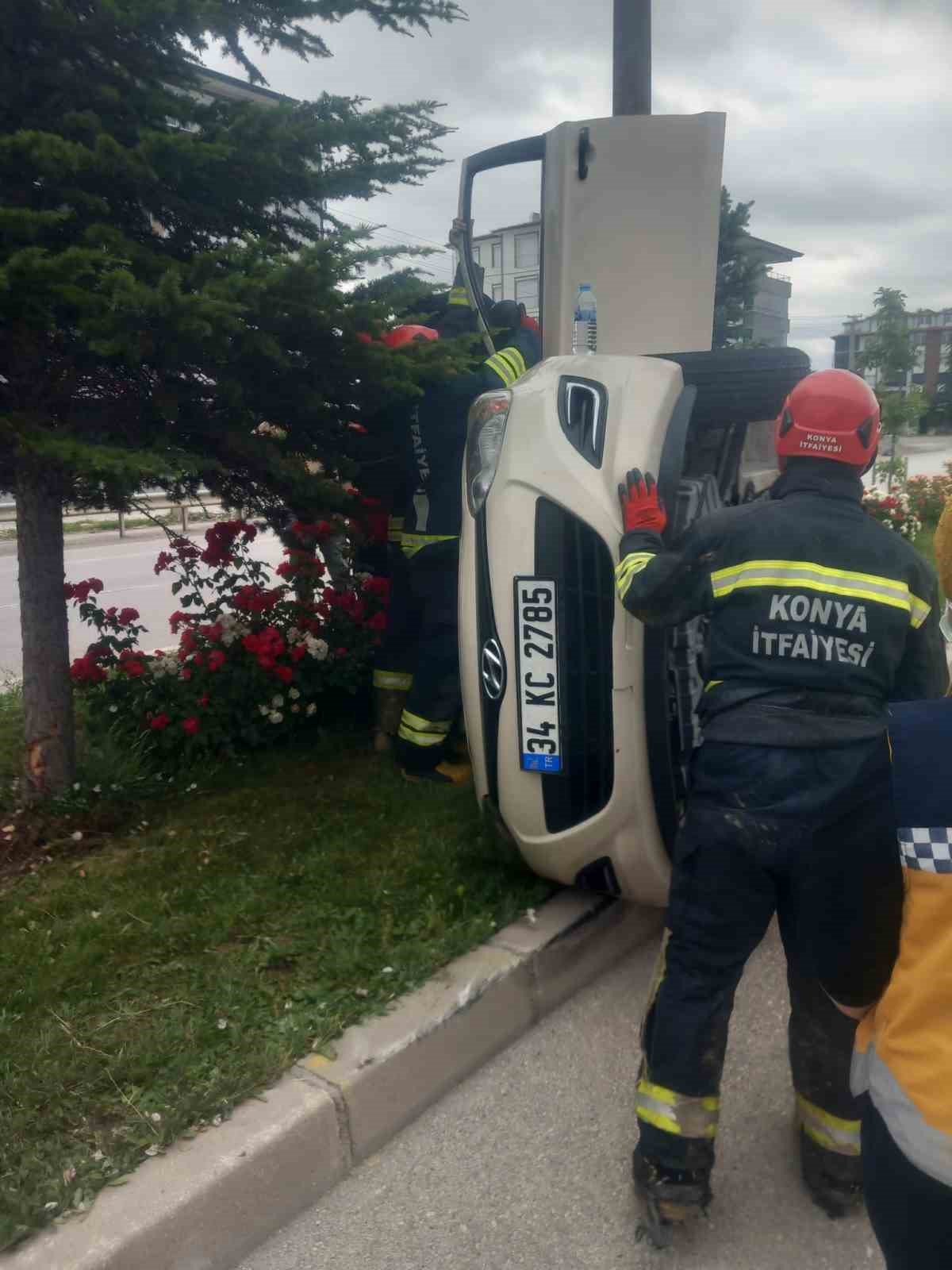 Kulu&rsquo;da otomobil ref&uuml;je &ccedil;ıkarak yan yattı: 1 yaralı