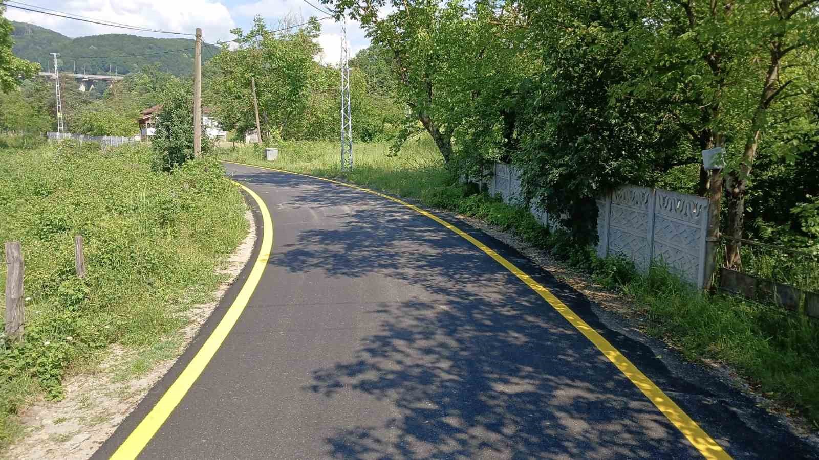 D&uuml;zce&rsquo;de k&ouml;ylerde yol &ccedil;izgi &ccedil;alışmaları tamamlanıyor