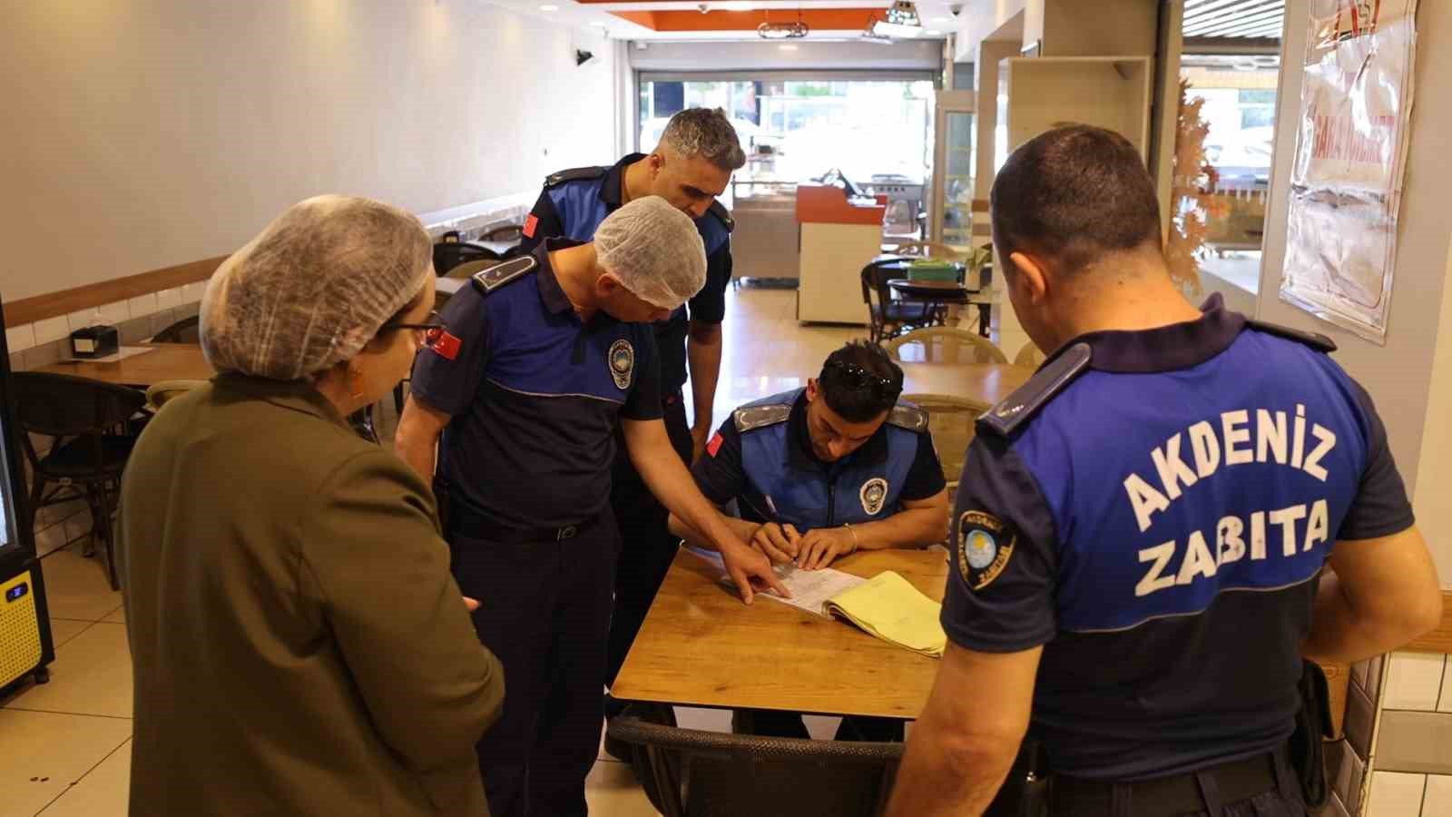 Akdeniz&rsquo;de bayram &ouml;ncesi gıda denetimleri sıkılaştırıldı