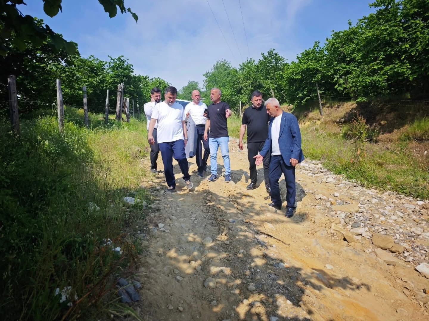 Kurukavak k&ouml;y&uuml; yolu asfalta kavuşuyor
