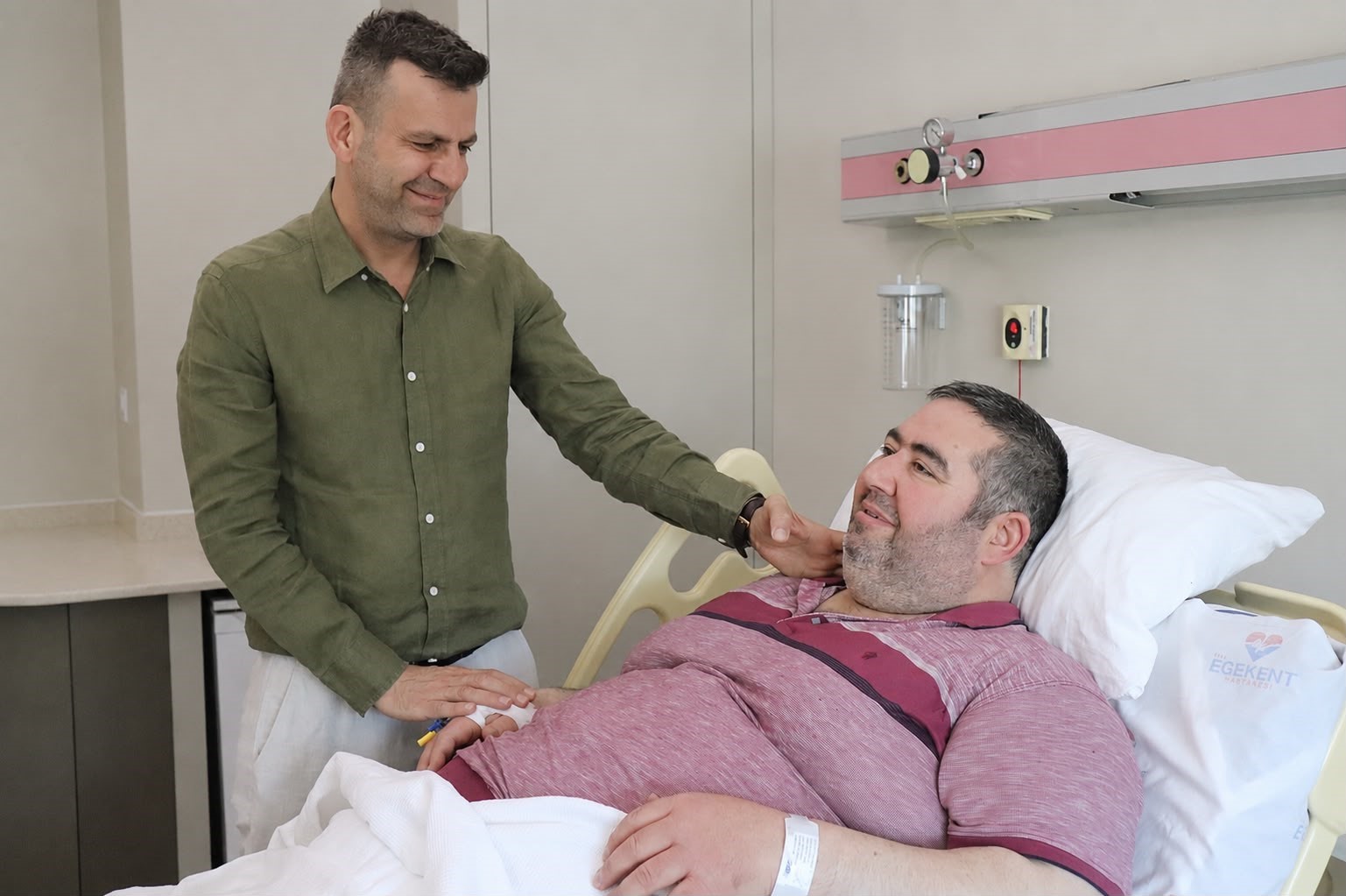 Obeziteyle m&uuml;cadele eden hasta sağlığına kavuşmak i&ccedil;in Kahramanmaraş&rsquo;tan Denizli&rsquo;ye geldi