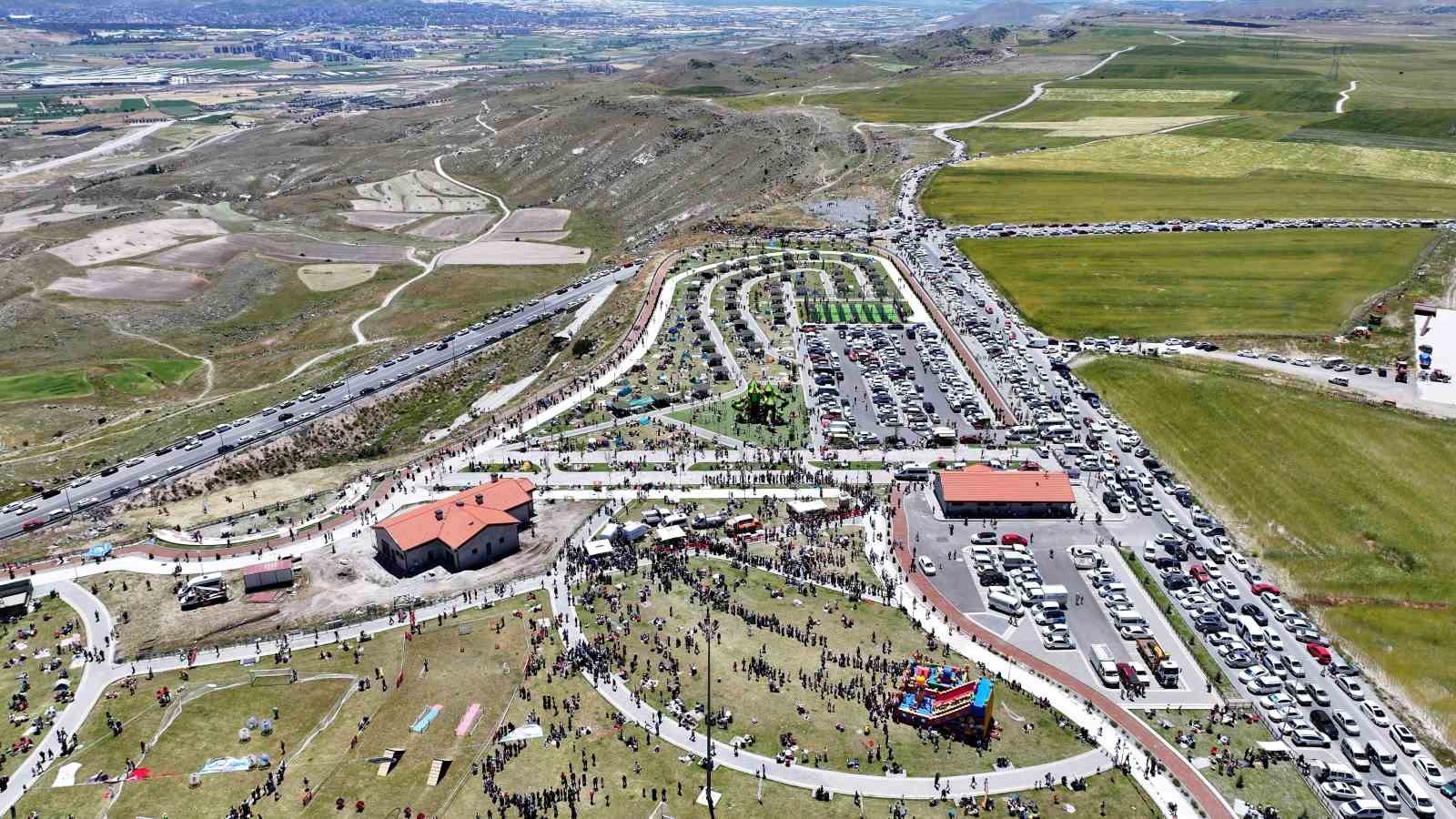 Kocasinan&rsquo;da u&ccedil;urtmalar g&ouml;ky&uuml;z&uuml;n&uuml; renklendirdi