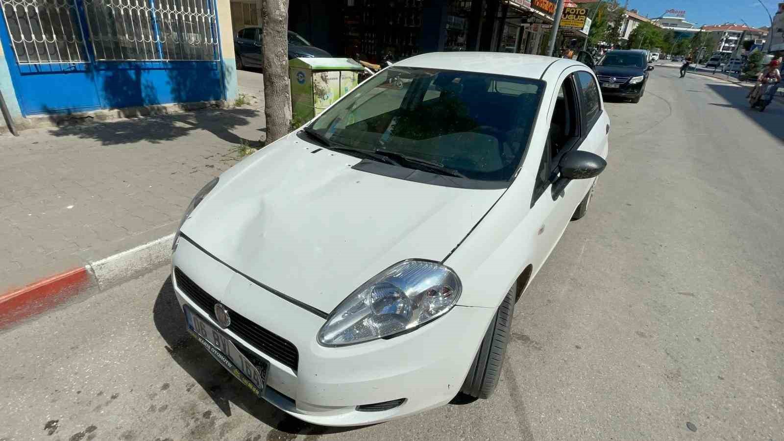 Otomobilin çarptığı yayanın 10 metre savrulduğu anlar kameraya yansıdı