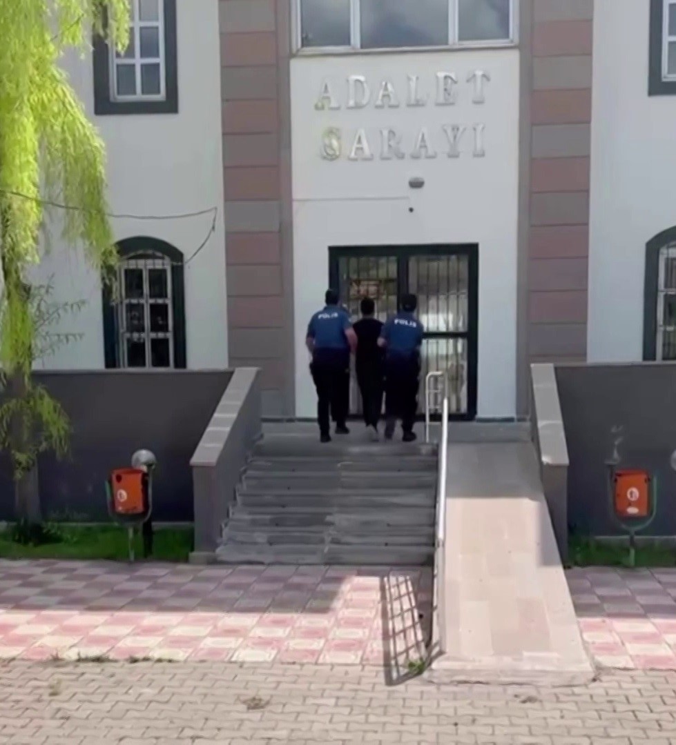 Sivas&rsquo;ta kesinleşmiş hapis cezası bulunan firari h&uuml;k&uuml;ml&uuml; yakalandı