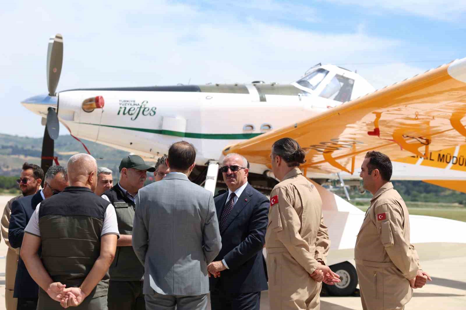 Vali Toraman&rsquo;dan yangın s&ouml;nd&uuml;rme u&ccedil;akları ve helikopterleri pilotlarına ziyaret
