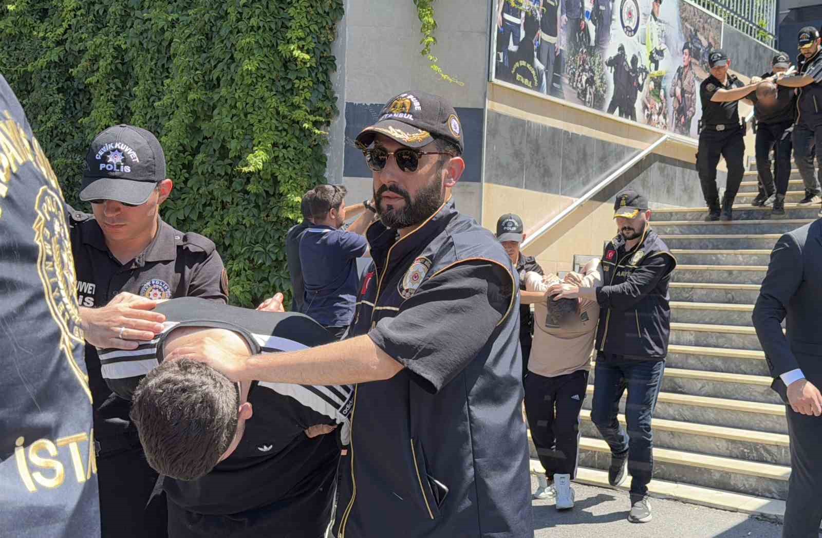 İBB y&ouml;neticisi Karaal&rsquo;in ka&ccedil;ırılmasına ilişkin g&ouml;zaltına alınan 12 kişi adliyeye sevk edildi