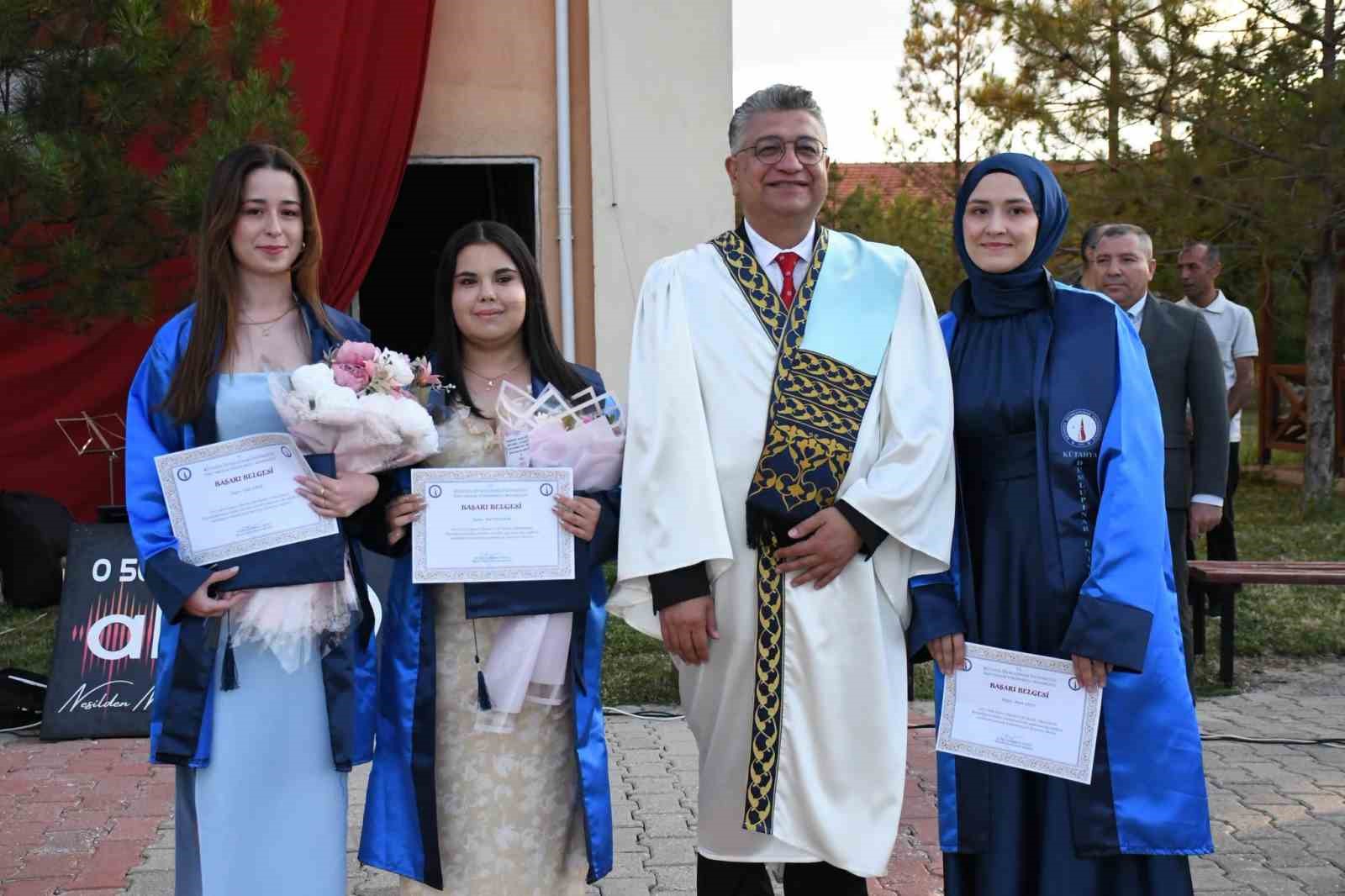 Emet MYO&rsquo;da mezuniyet coşkusu