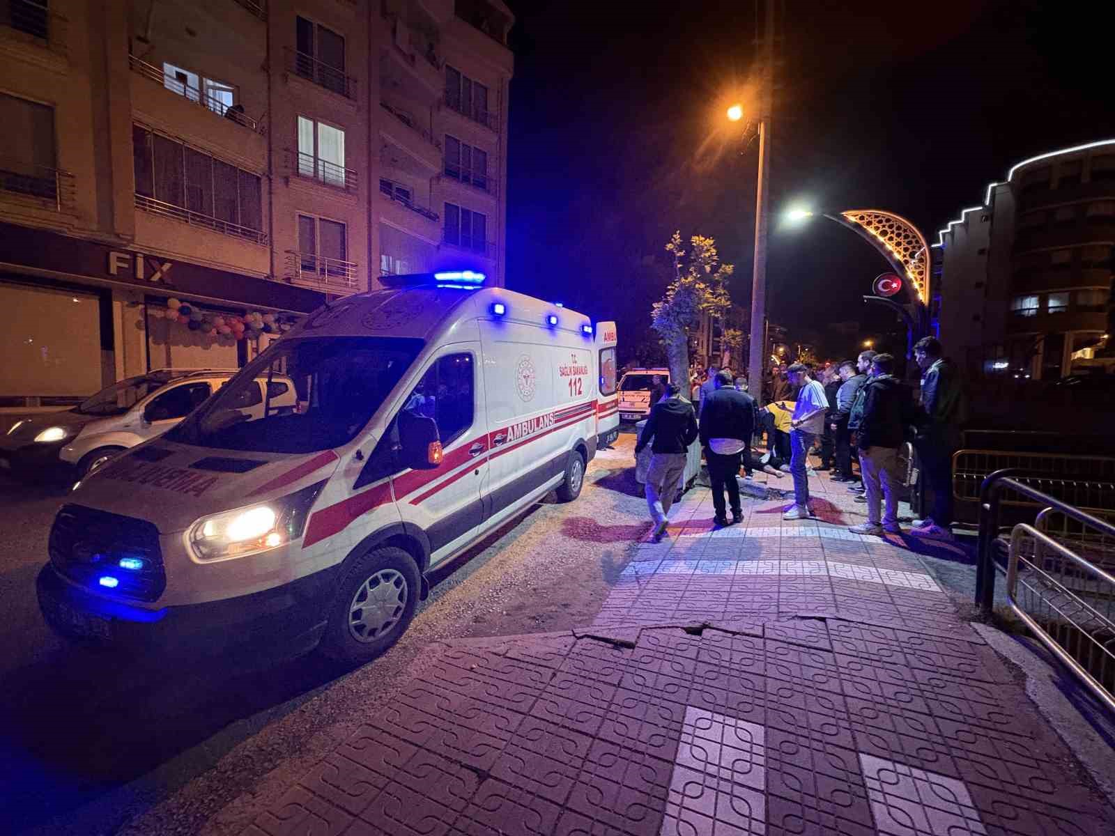 Kastamonu&rsquo;da motosiklet park halindeki otomobile &ccedil;arptı: 1 yaralı