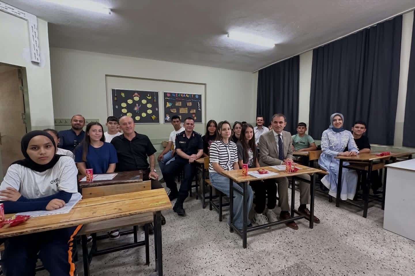 Bayındır&rsquo;da 5 bin 931 &ouml;ğrenci karne sevinci yaşadı
