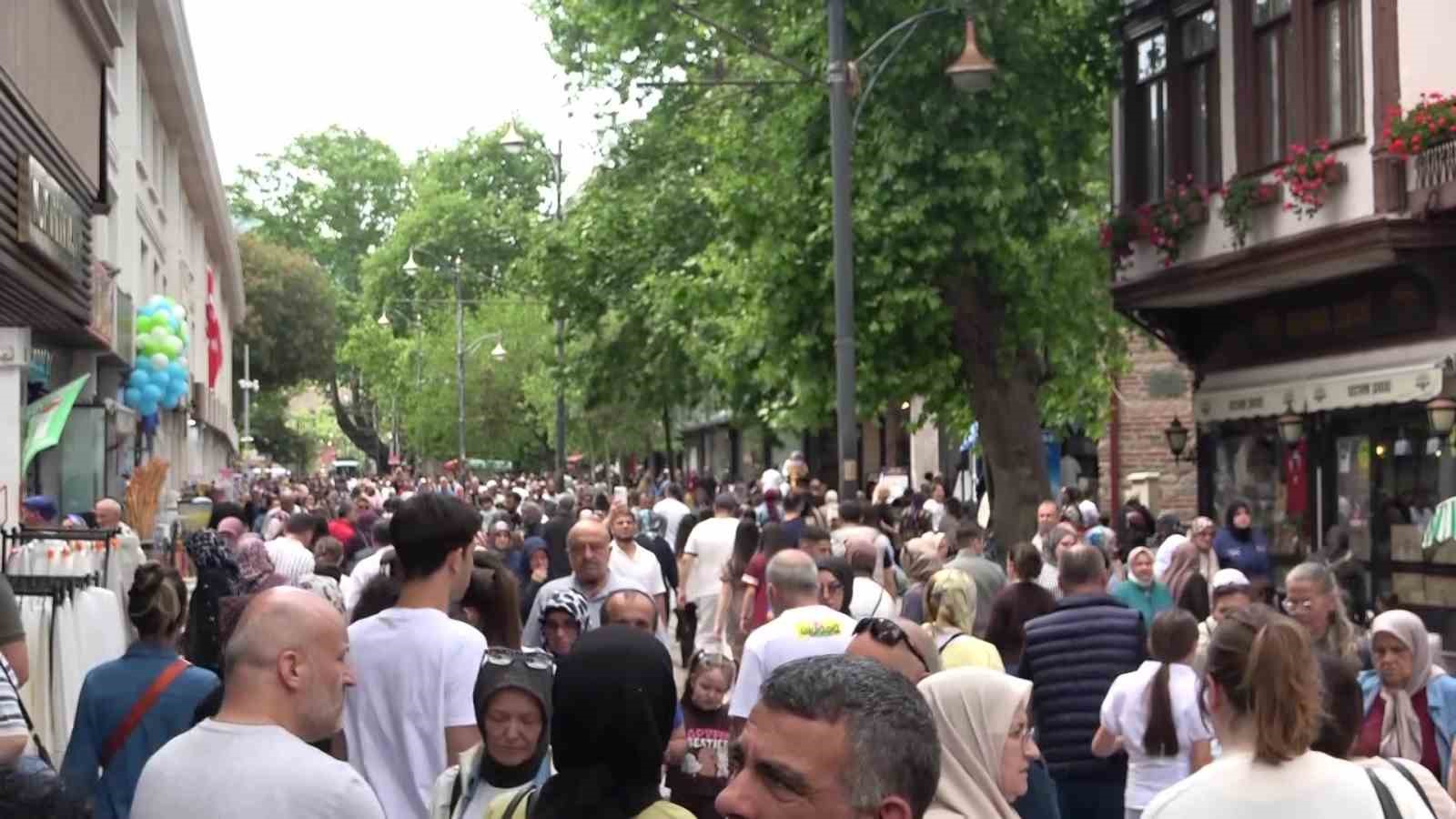 Bursa&rsquo;da bayram yoğunluğu başladı: Kasapta da şekercide de hareketlilik yaşanıyor