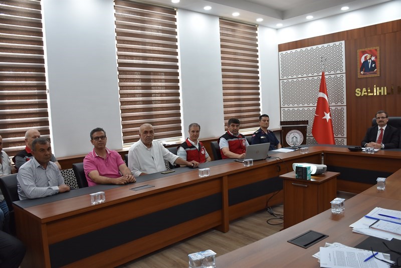Salihli&rsquo;de mevsimlik tarım iş&ccedil;ilerinin sorunları masaya yatırıldı