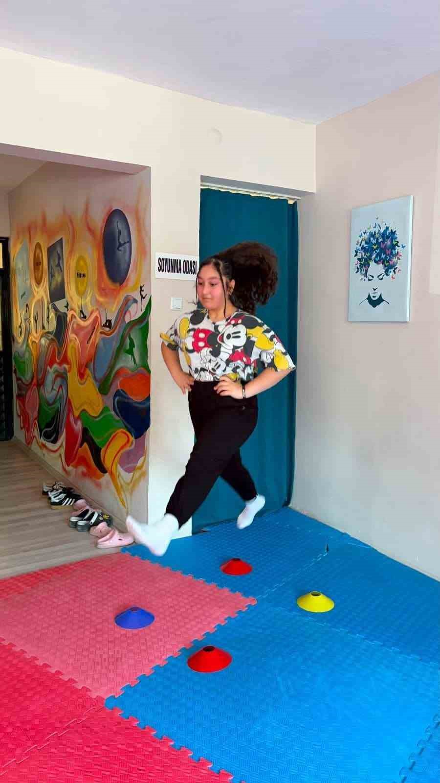 Germencikli &ccedil;ocuklar cimnastik kurslarında hem eğleniyor, hem gelişiyor