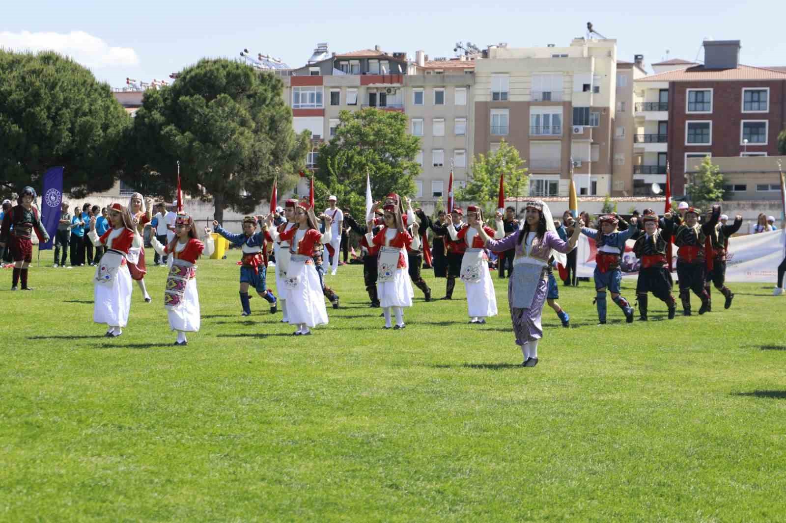 Burhaniye&rsquo;de 19 Mayıs coşkusu yaşandı