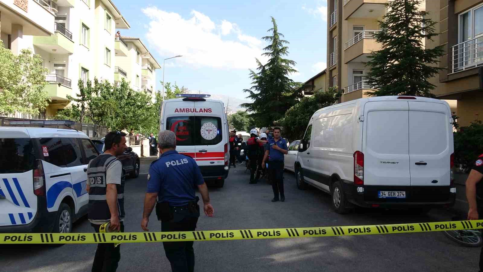 Malatya&rsquo;da cinnet ge&ccedil;iren baba, eşini ve kızını &ouml;ld&uuml;rd&uuml;