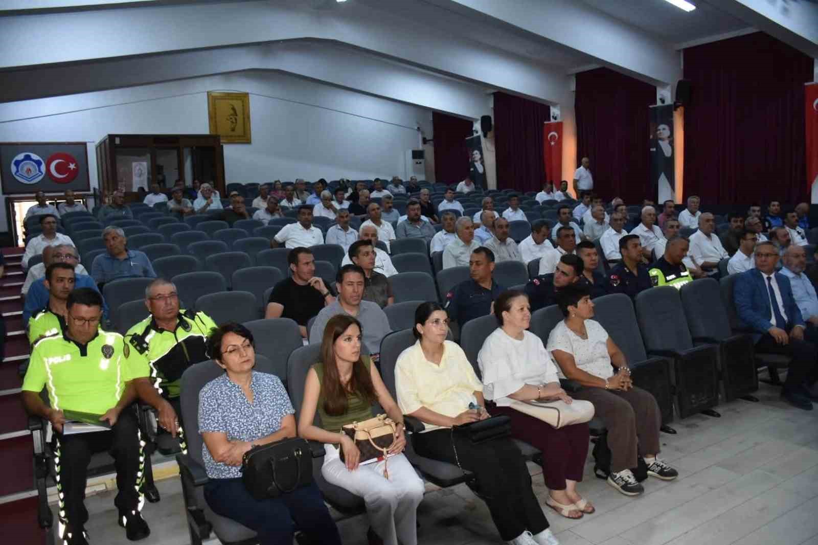 Salihli&rsquo;de muhtarlar toplantısı yapıldı: Talepler ve sorunlar masaya yatırıldı