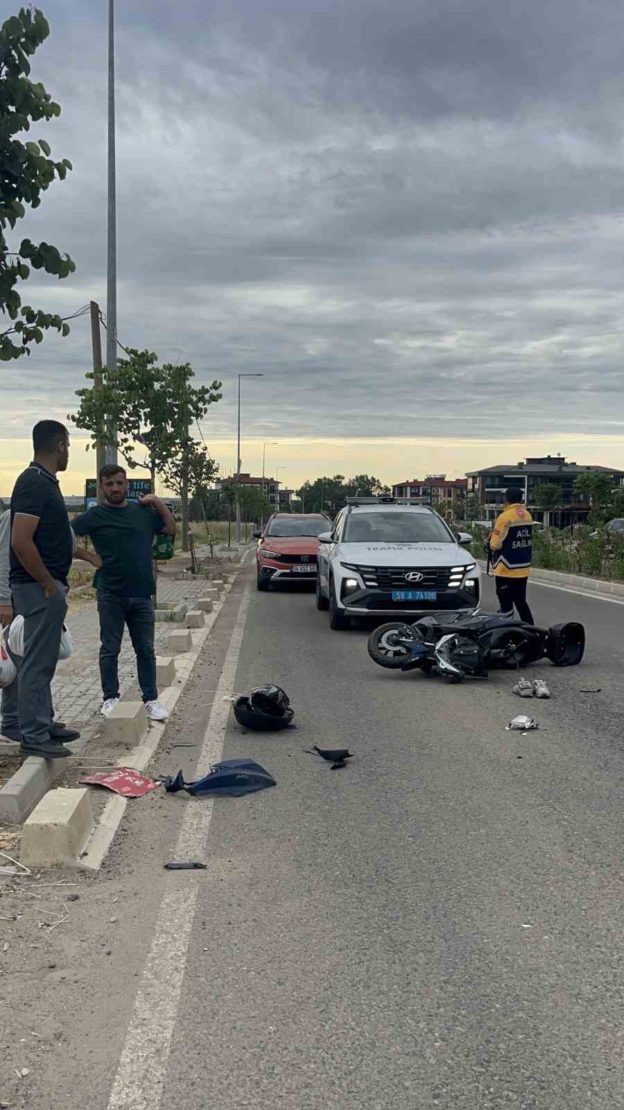 Tekirdağ&rsquo;da otomobille motosikletin &ccedil;arpıştığı kaza kameraya yansıdı