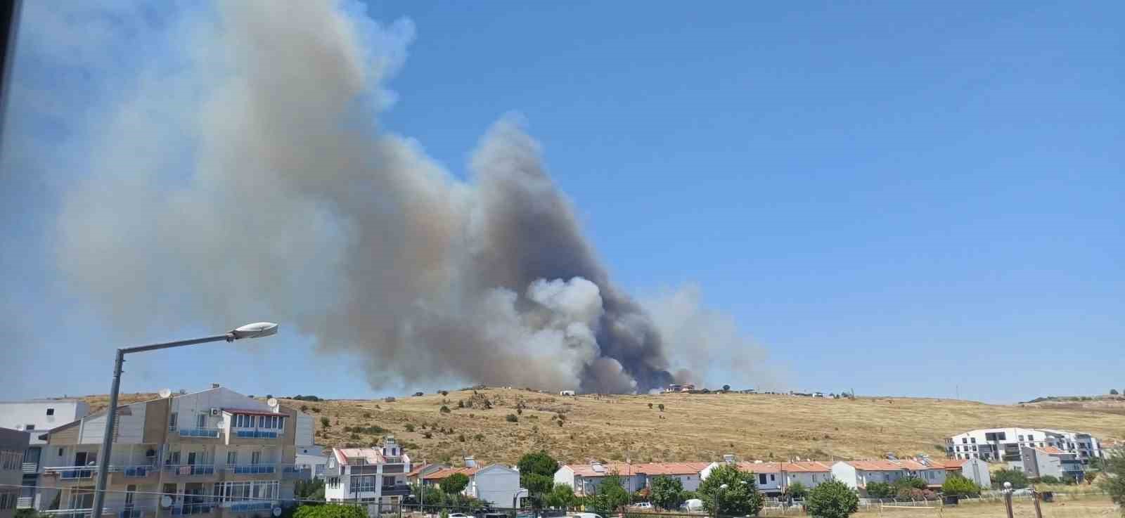 Dikili&rsquo;deki yangına havadan 7 u&ccedil;akla m&uuml;dahale