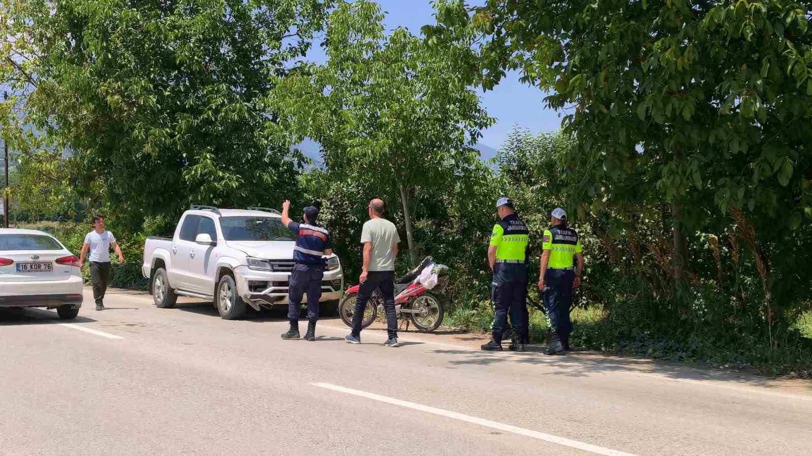 Kamyonet ile motosiklet b&ouml;yle &ccedil;arpıştı: 1 ağır yaralı