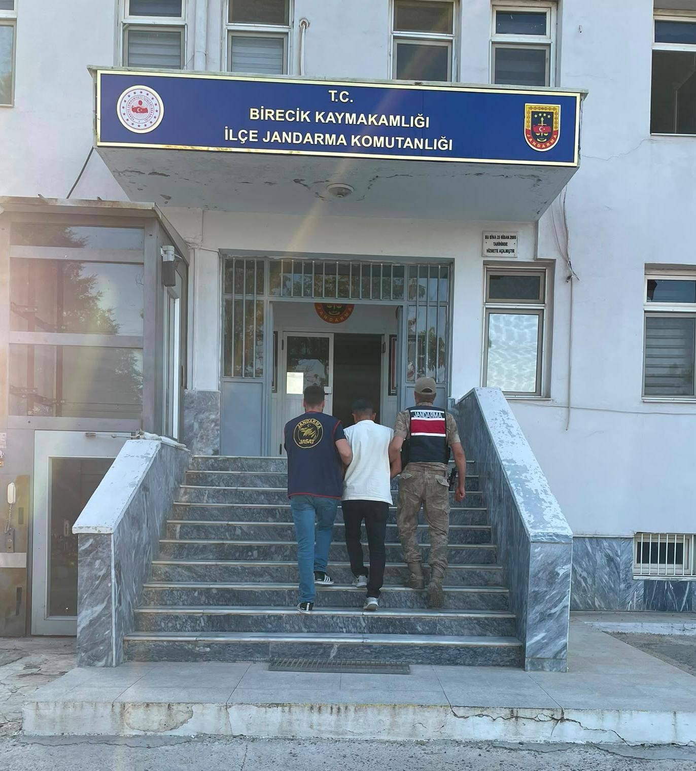 Şanlıurfa&rsquo;da aranan 5 h&uuml;k&uuml;ml&uuml; yakalandı