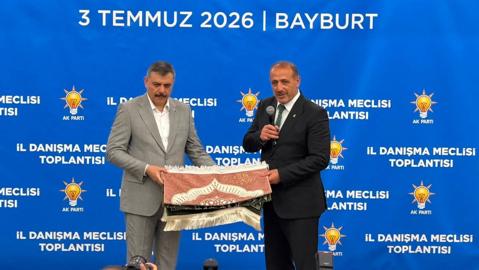 Bakan &Ccedil;ift&ccedil;i: "AK Parti&rsquo;nin istikameti milletin iradesi, hedefi T&uuml;rkiye&rsquo;nin istikbalidir"