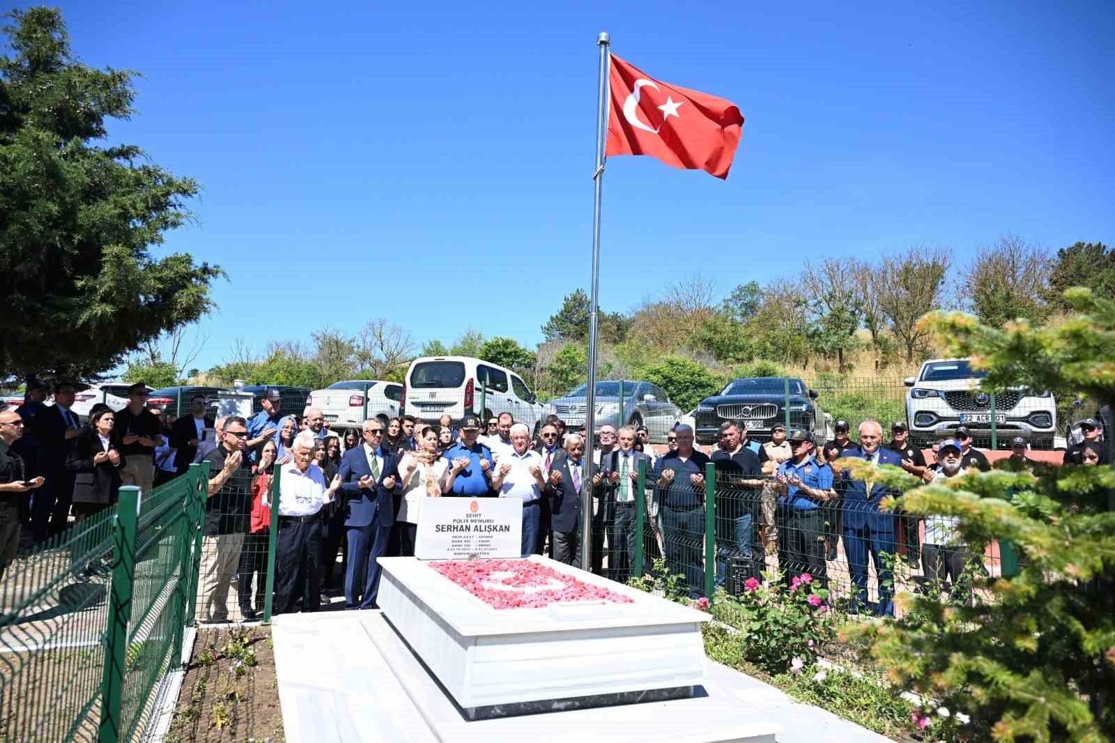 Şehit polis memuru Özsoy dualarla anıldı