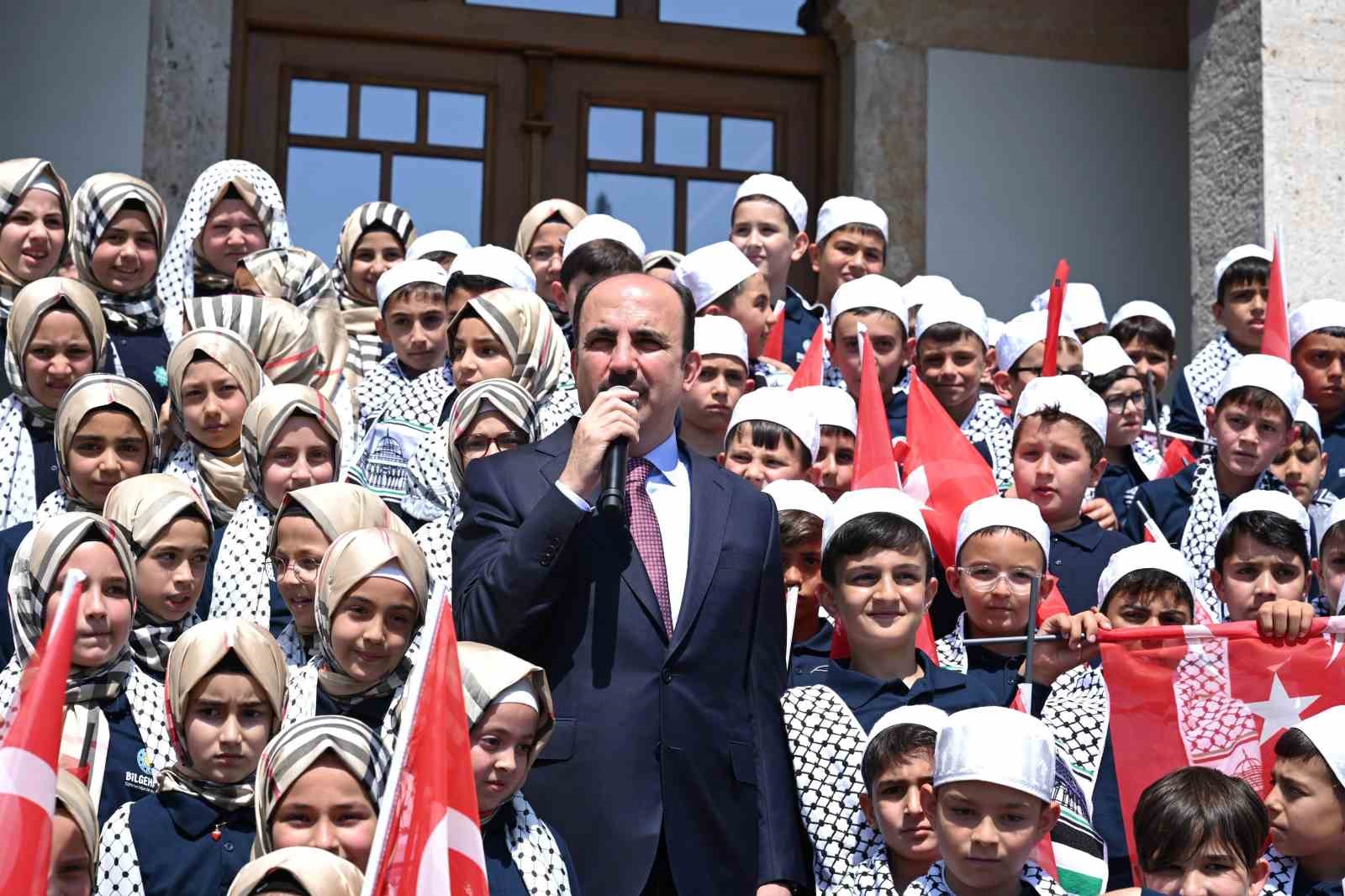 Başkan Altay, bilgehanelerde eğitim alarak tamamı hafızlık imam hatip okullarını kazanan &ouml;ğrencilerle buluştu