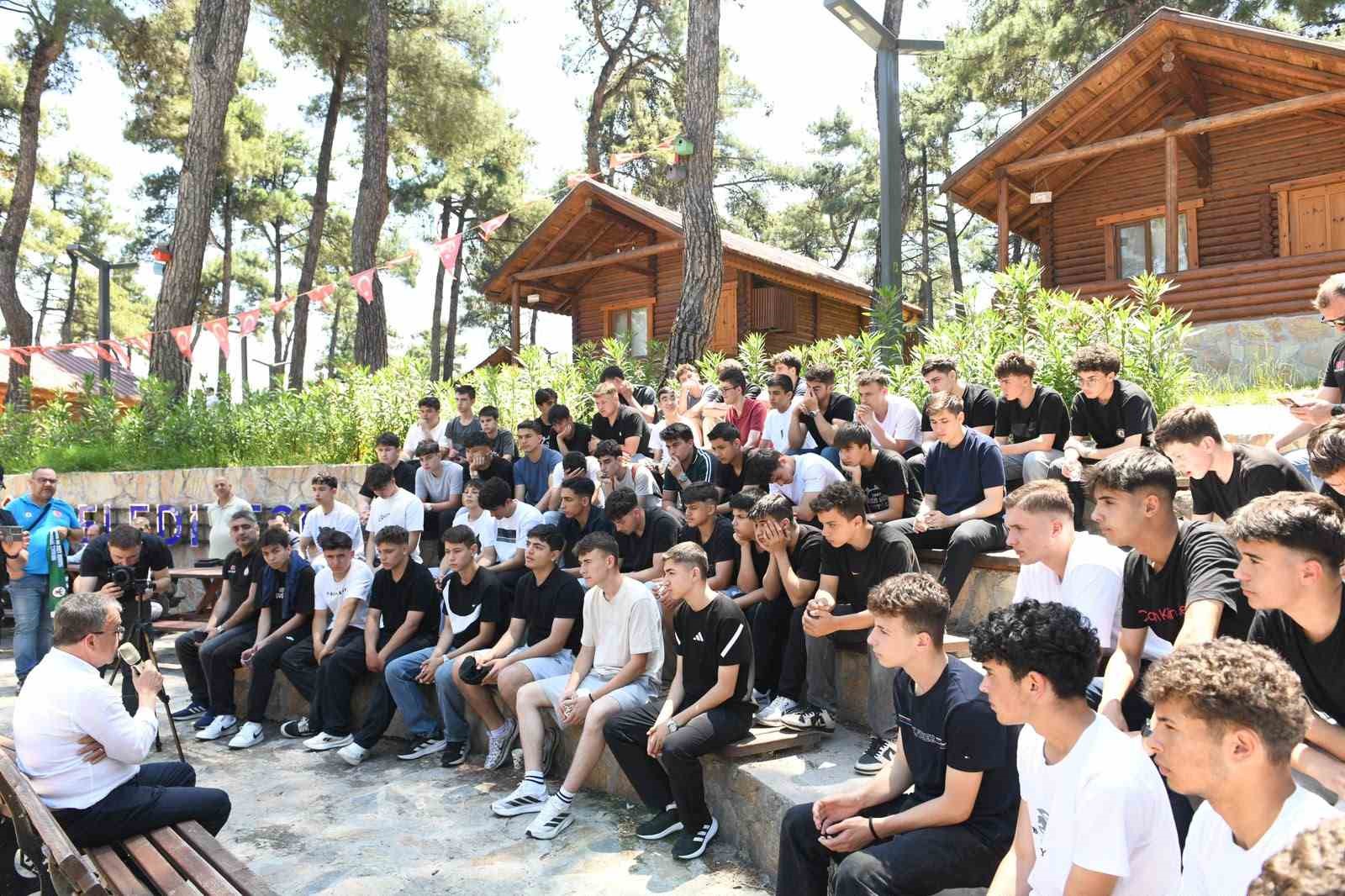 Konakpınar’da gençler sordu, Başkan Şehirli yanıtladı