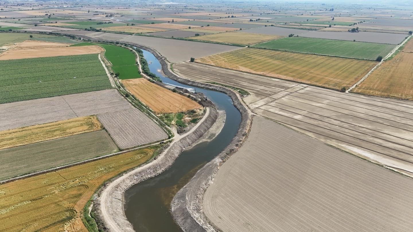 Menderes Nehri&rsquo;nde ıslah &ccedil;alışmaları s&uuml;r&uuml;yor