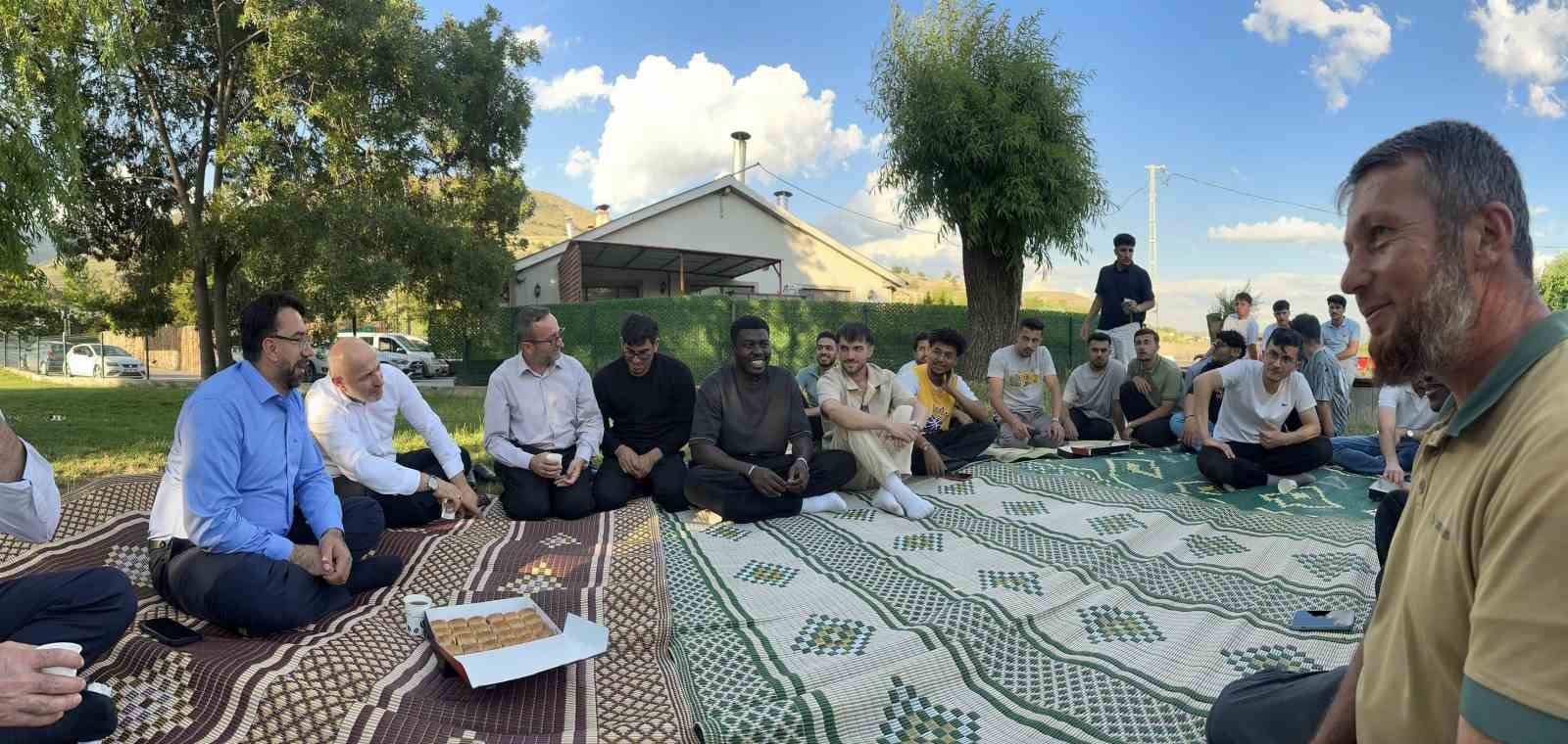 İl M&uuml;ft&uuml;l&uuml;ğ&uuml;nden KYK yurtlarında &ouml;ğrencilere y&ouml;nelik g&ouml;n&uuml;l buluşması