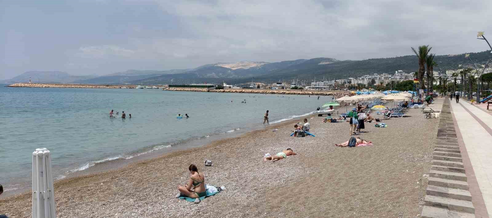 Mersin&rsquo;de deniz sezonu başladı: Rus u&ccedil;uşlarının iptali b&ouml;lge turizmini etkiledi