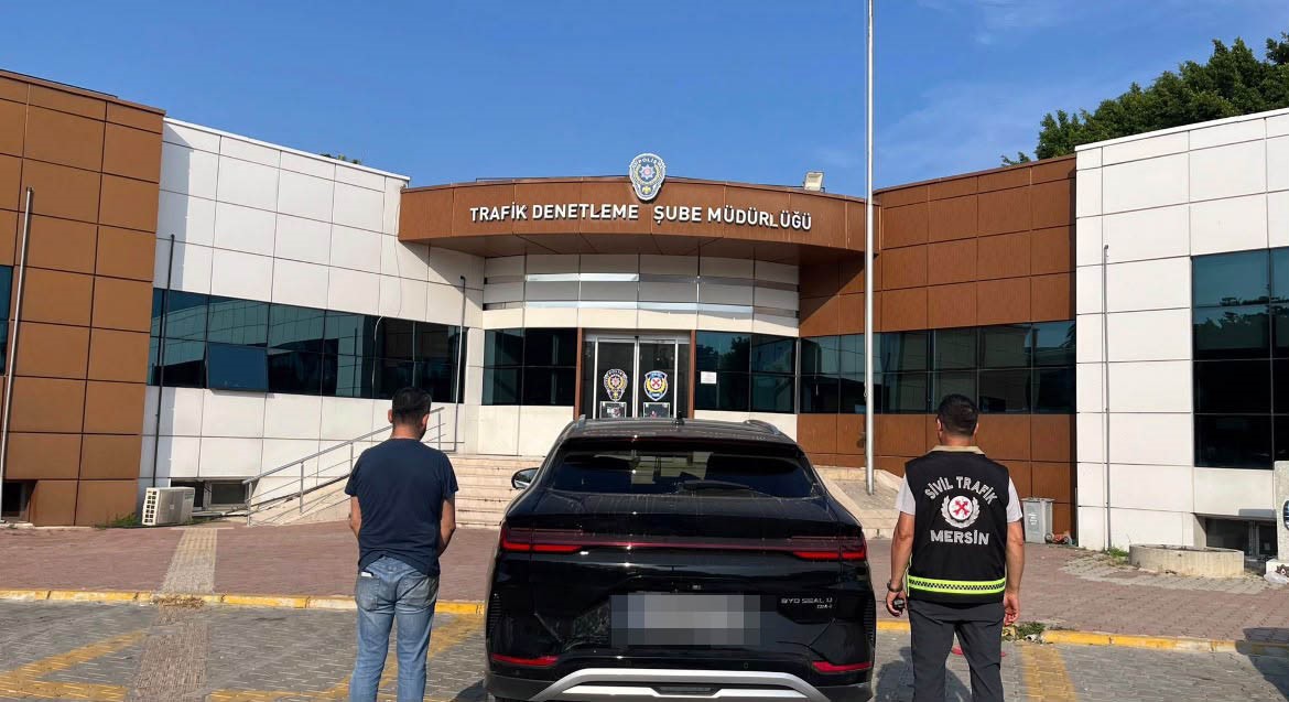 Ara&ccedil; kamerası kaydetti, trafik ihlalleri cezasız kalmadı